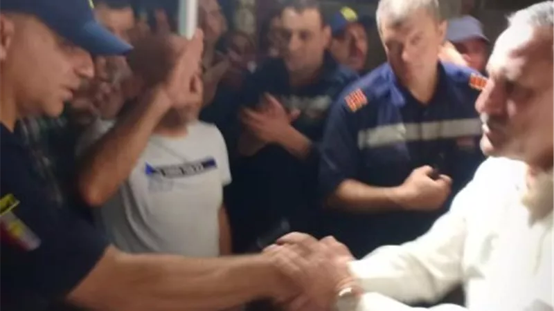 محافظ الإسماعيلية يشيد بإخماد حريق شارع مصر التجاري..صور