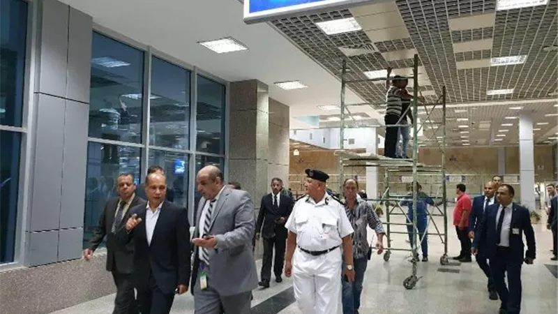 وزير الطيران يتفقد مطار شرم الشيخ الدولي فى ثالث أيام عيد الأضحى المبارك