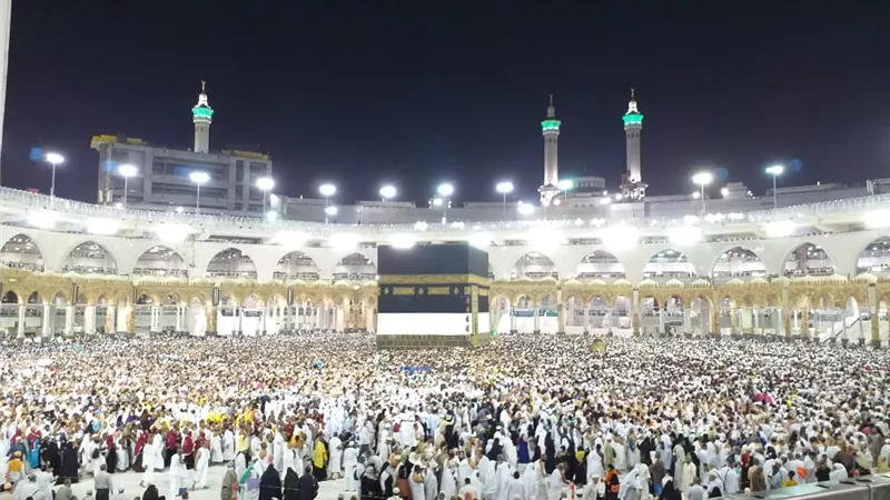 رئيس بعثة حج التضامن : بدء تفويج حجيج الجمعيات من مشعر منى الى مكه.. اليوم
