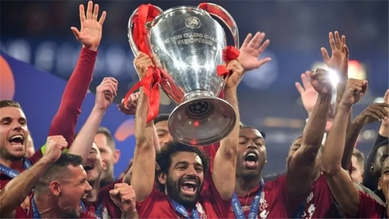 إنجاز جديد بانتظار صلاح غدا فى نهائى السوبر الاوروبى