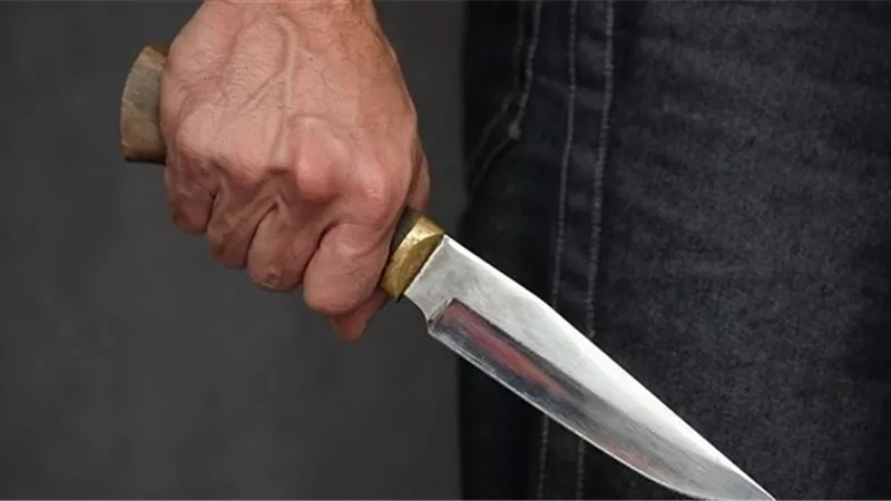 5 أشخاص يعتدون علي شاب بالأسلحة البيضاء في الدقهلية