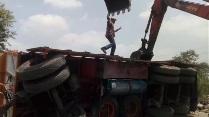 إصابة طفل رضيع في انقلاب مقطورة في الدقهلية
