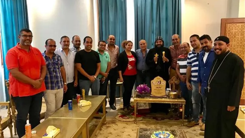 أعضاء نقابة المرشدين السياحيين يلتقون مع أسقف البحر الأحمر الجديد .. صور