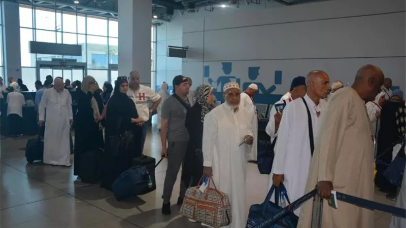 مصر للطيران تناشد الحجاج اتباع إرشادات العودة وتوفر أطباء حجر صحي وضباط جوازات علي الطائرات