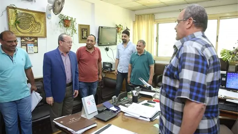 محافظ كفرالشيخ في زيارة مفاجئة لتفقد إدارات الديوان العام ويلتقى بالمواطنين