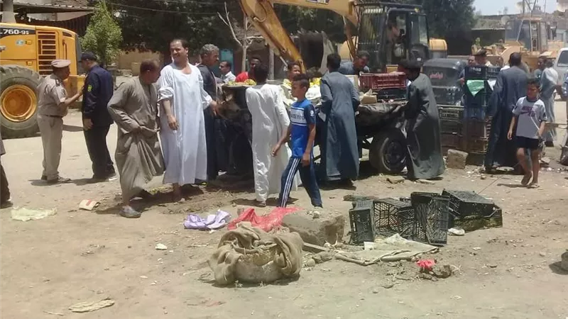 محافظ أسوان يتابع تنفيذ حملة إزالة مكبرة لتعديات وإشغالات بمدينة كوم أمبو