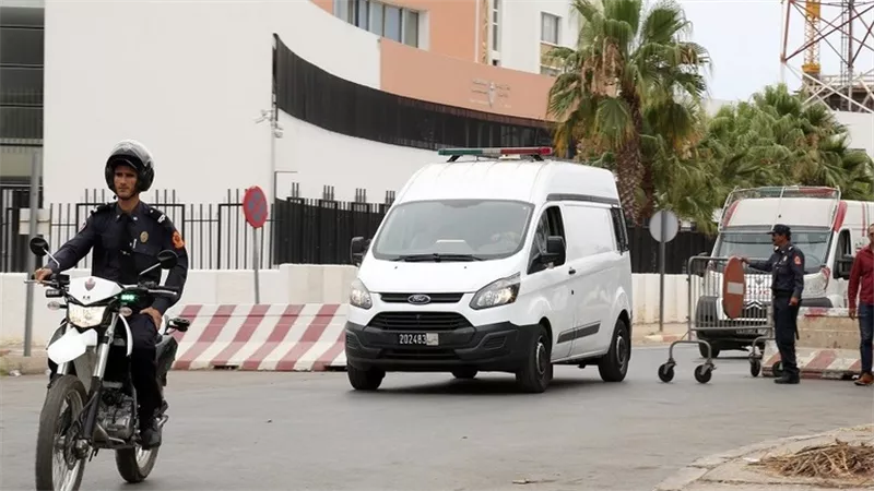 أم لثمانية أطفال تلقي بنفسها من الطابق الثالث