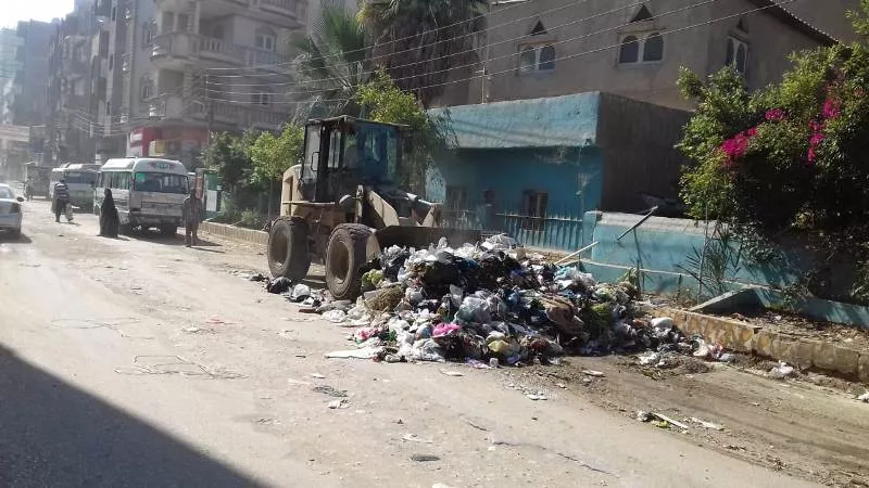 صدق أو لا تصدق رفع 160 طن قمامة من شبين الكوم فى 4 أيام .. وسحب الدخان تملأ سماء قويسنا .. صـــــور