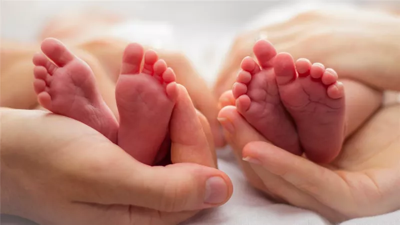 امرأة تلد 4 توائم أثناء تأديتها مناسك الحج بمكة