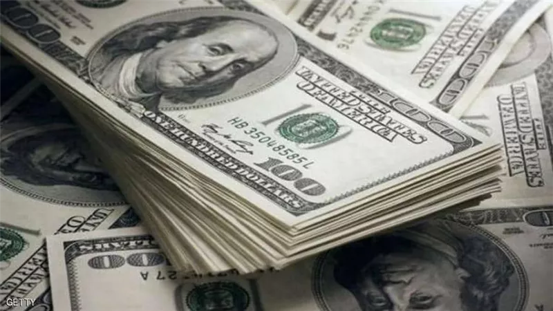 الدولار يتماسك.. بعد تراجع المخاوف الأميركية
