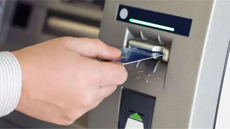 تعرف على السبب وراء سحب ماكينة ATM للفيزا وكيفية استرجاعها