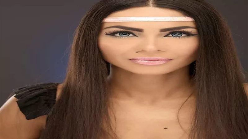 إطلالة أنثوية جريئة للفنانة دوللى شاهين
