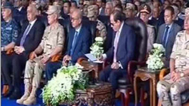 السيسي على الهواء : هرجع بحيرات مصر زي ما كانت