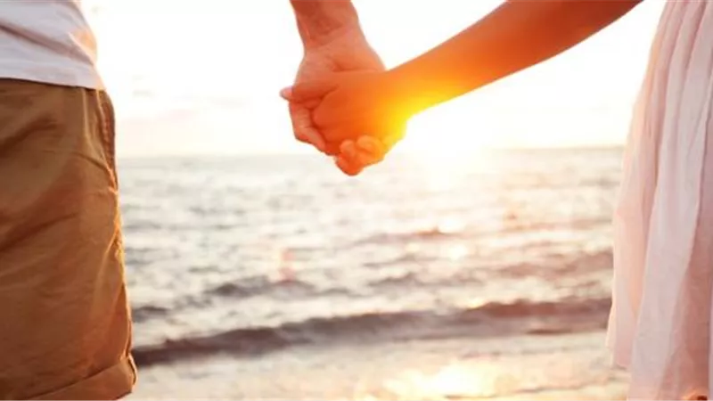 تنقذ حياة شريكها من مسافة 22 ألف كيلومتر