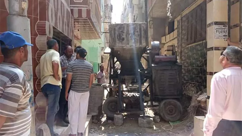 مصادرة خلاطة ومواد البناء المستخدمة فى مخالفة بناء بحى القنطرة