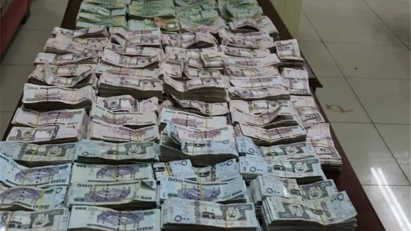 ضبط 3 ملايين ريال في مطار المدينة بالسعودية
