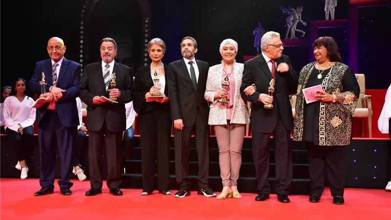 دموع توفيق عبد الحميد وسميه الألفي وتكريم نجوم الفن في حفل افتتاح مهرجان القومي للمسرح.. صور