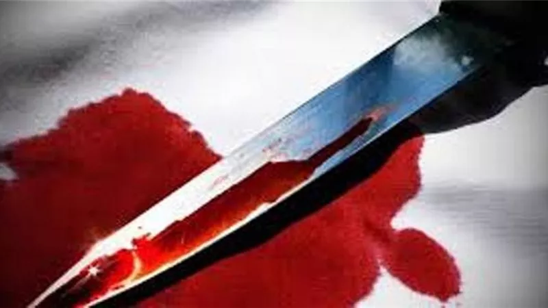 طليق ابنتها رفض دفع النفقة .. فقتلته بـ 27 طعنة سكين