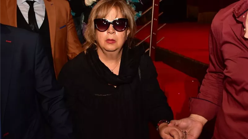 شاهد أول ظهور للفنانة سمية الألفي بعد وفاة الفيشاوي.. صور