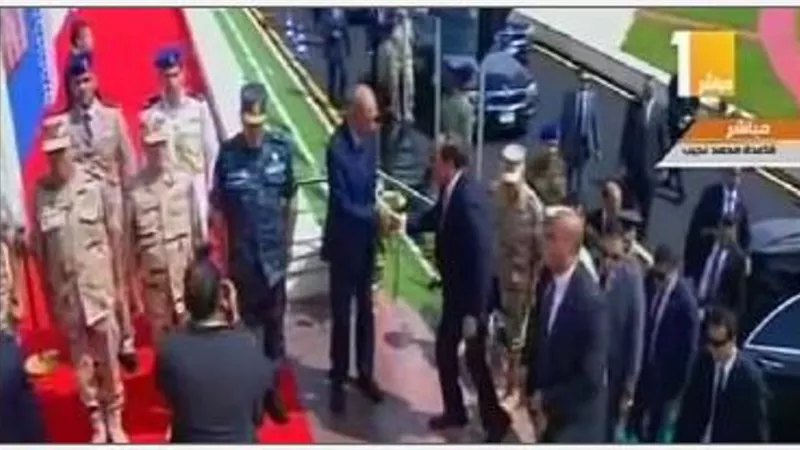 السيسي يصل مقر افتتاح 1300 صوبة زراعية بقطاع محمد نجيب