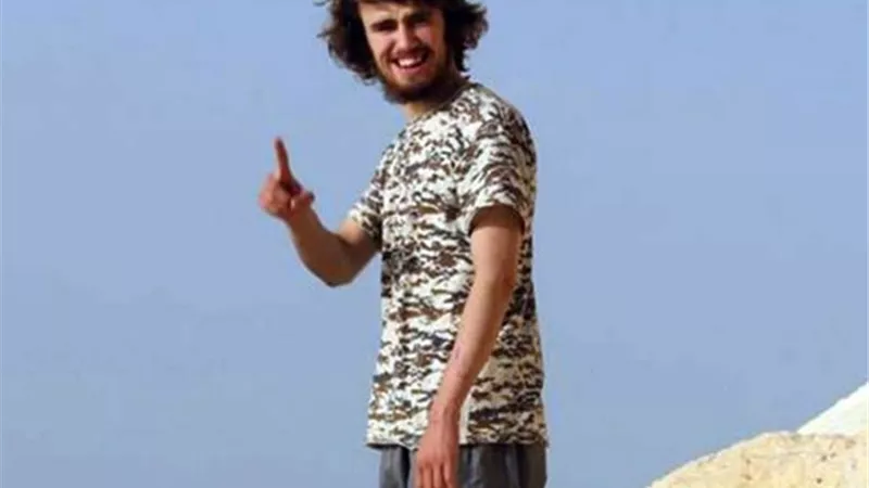 بريطانيا تجرّد 