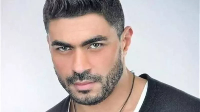 خالد سليم يتعرض لموقف محرج على المسرح.. فيديو