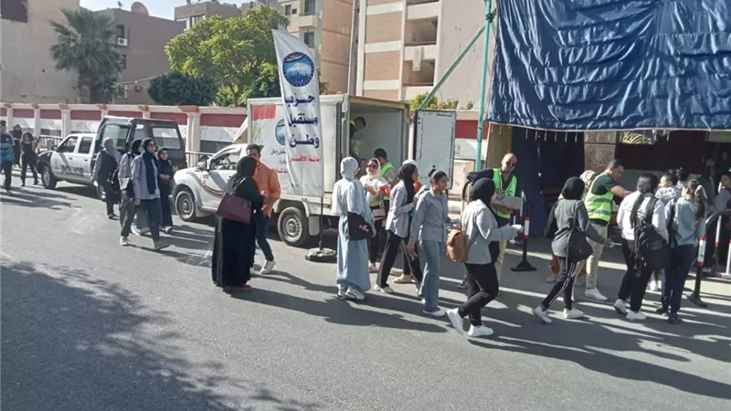 تباين الآراء حول الكيمياء بثانوية الأقصر لكنه أسهل من الفيزياء