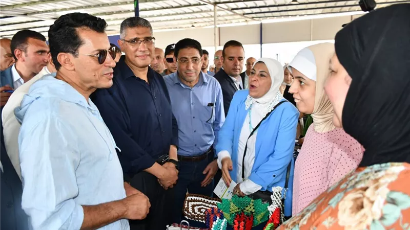 وزير الشباب ومحافظ الجيزة يفتتحان ملتقي توظيف 