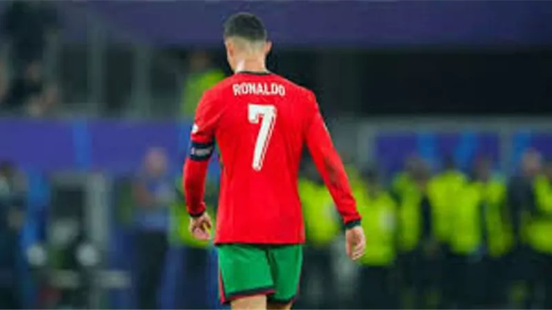 مدرب البرتغال يكشف حقيقة اعتزال كريستيانو رونالدو دوليا