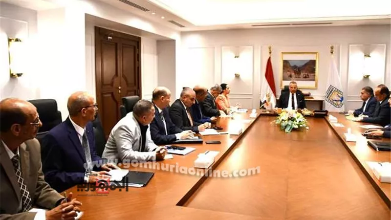 محافظ جنوب سيناء الجديد يعقد اولي اجتماعاته مع رؤساء المدن
