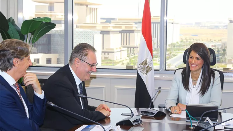 المشاط: تطوير سياسات الاقتصاد لدعم الصحة والتعليم وتوطين الصناعة