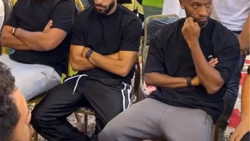 شاهد.. شيكابالا يقدم واجب العزاء لأسرة أحمد رفعت فى كفر الشيخ