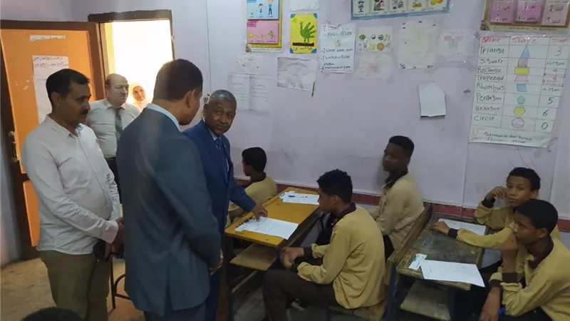 سلومة وسفير السودان يتفقدان امتحان الشهادة المتوسطة السودانية