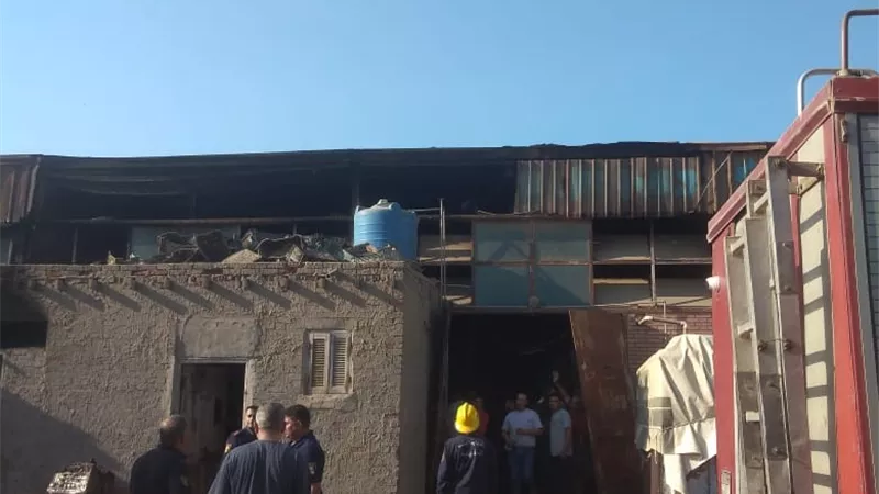 السيطرة علي حريق بمخزن مصنع بالمنطقة الصناعية بالدقهلية
