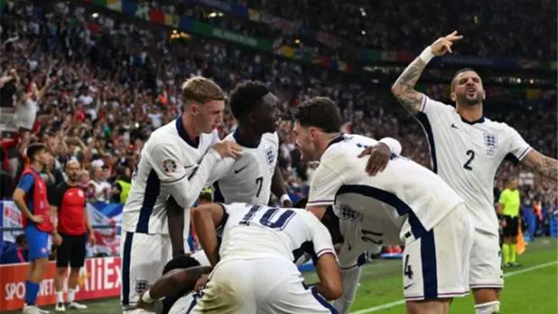 فودين وكين وساكا يقودان هجوم إنجلترا أمام سويسرا