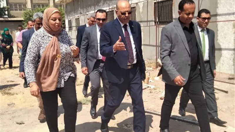 وزير العمل يتخذ قرارات تأديبية لغير الملتزمين.. ويحث العاملين على الإنضباط
