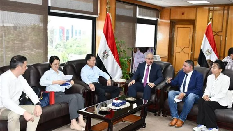 تعاون مشترك بين جامعتي القناة وفوجو الصينية