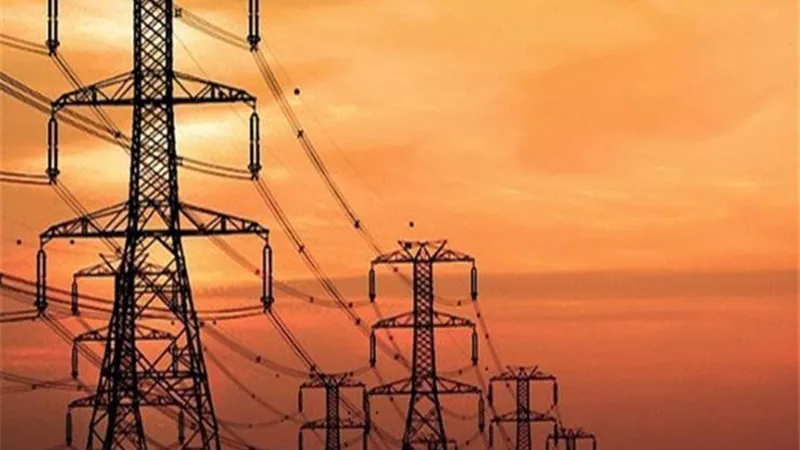 وزير الكهرباء يتابع مستجدات الأحمال لحل مشكلة الانقطاعات
