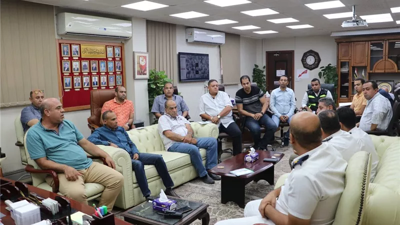 رئيس جهاز تنمية مدينة ٦ أكتوبر يعقد أول اجتماعه مع مسؤولي الإدارات