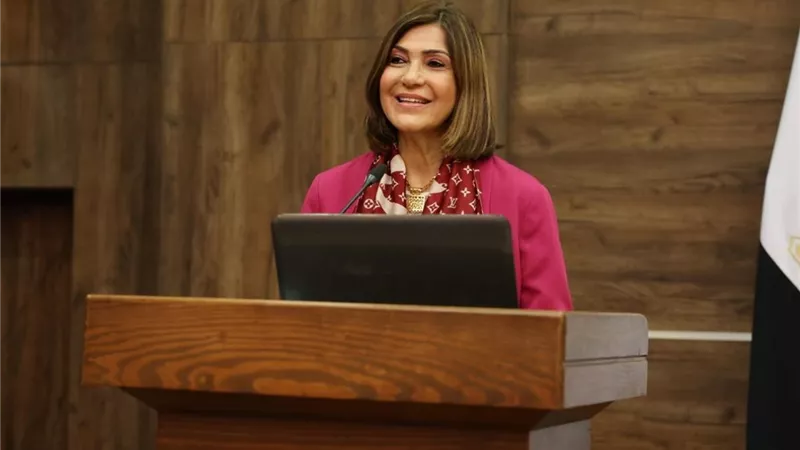 القليني تُكرم الطلاب المشاركين فى رصد الأعمال الفنية خلال رمضان