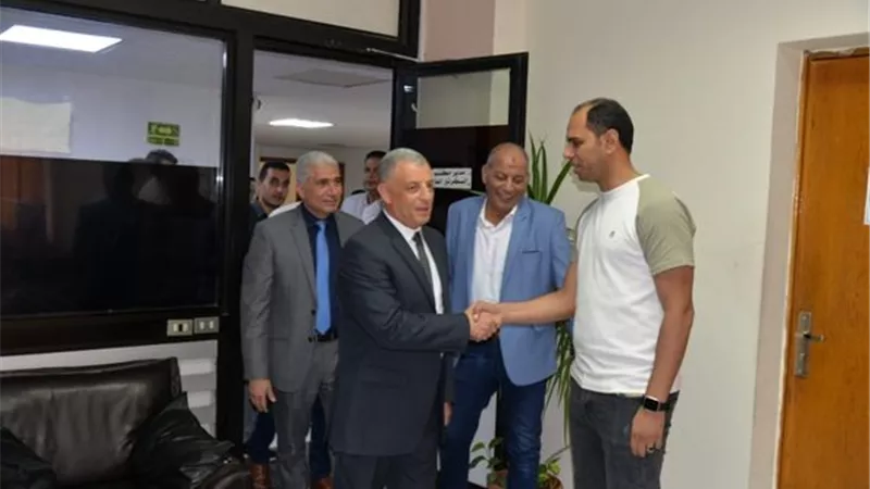 محافظ الإسماعيلية يتفقد إدارات الديوان العام ..صور