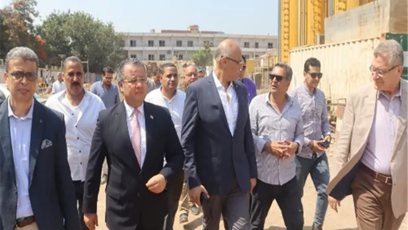 محافظ القليوبية: الرصيف والشارع حق للمواطن ولن يتم التعدي عليه