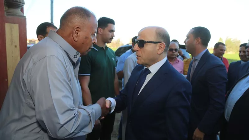 محافظ كفرالشيخ يعزى اسرة اللاعب 