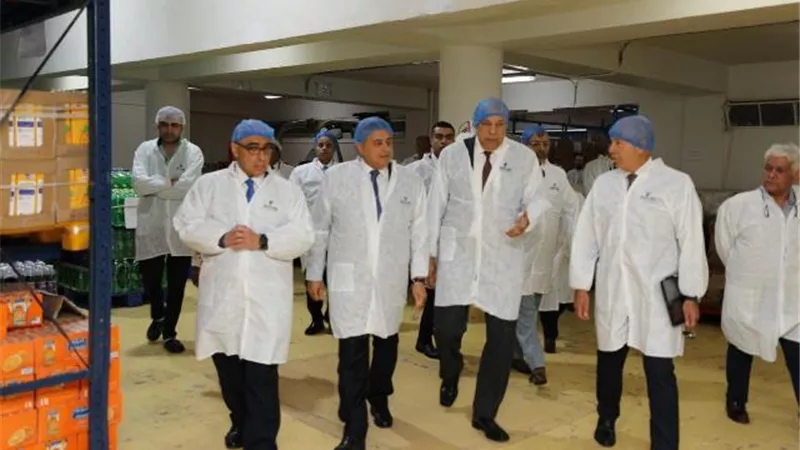 وزير الطيران يتفقد مبنى الخدمات الجوية