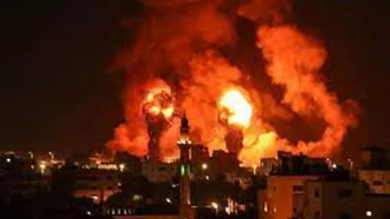 استشهاد 10 فلسطينيين فى قصف إسرائيلى لمنزل فى جباليا بغزة