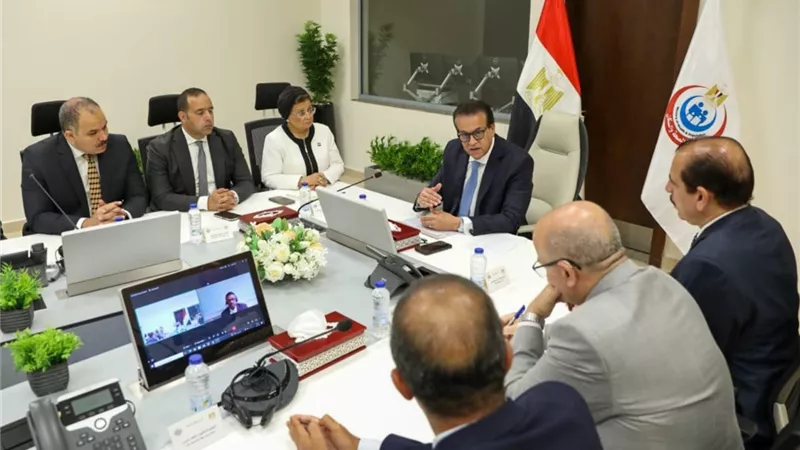 عبدالغفار يعقد اجتماعًا لمناقشة مشروع التطوير المؤسسي لوزارة الصحة