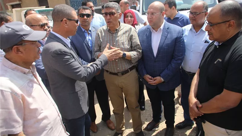 محافظ الجيزة: بدء إنشاءات١٢ كوبري مشاة أعلي مصرف المريوطية