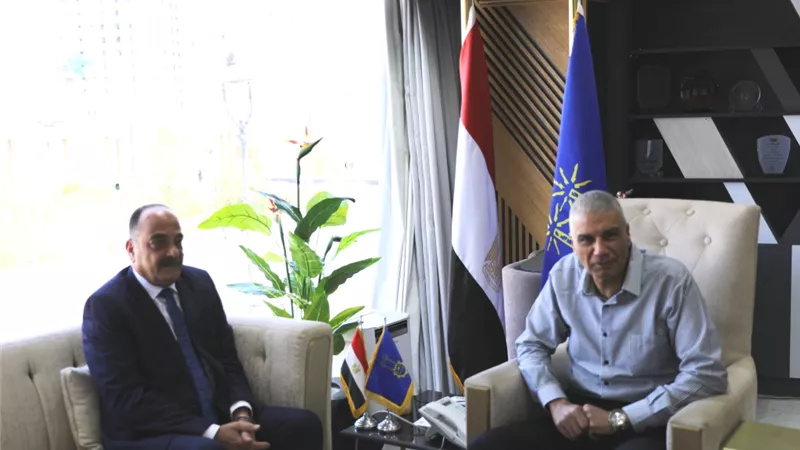 محافظ أسوان يستقبل مدير الأمن