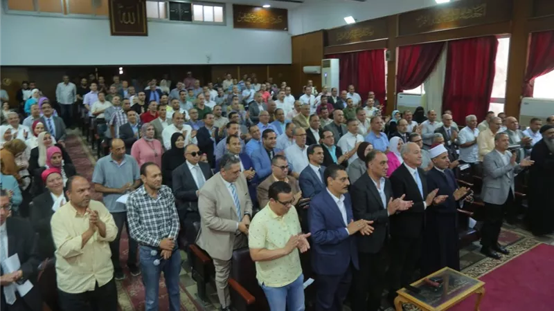 محافظ كفرالشيخ يكرم اللواء 