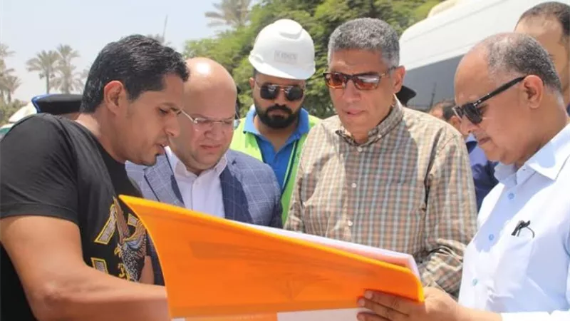 محافظ الجيزه يعاين الكوبري الجاري انشاؤه أعلي مزلقان أبو النمرس